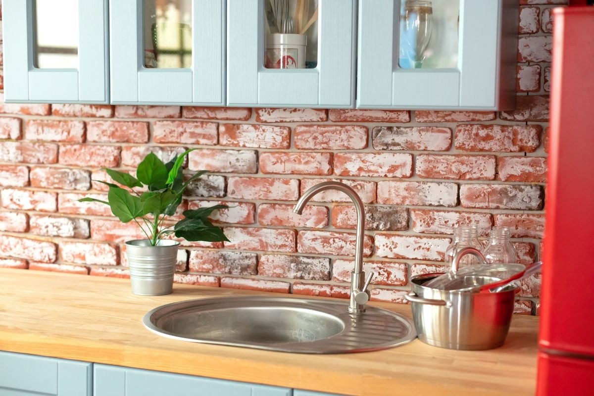 Incorporating Mosaics into Contemporary Kitchen Backsplashes